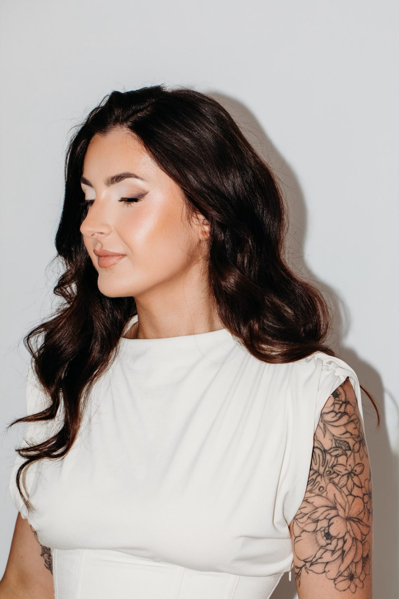 Bridal profile with glossy waves