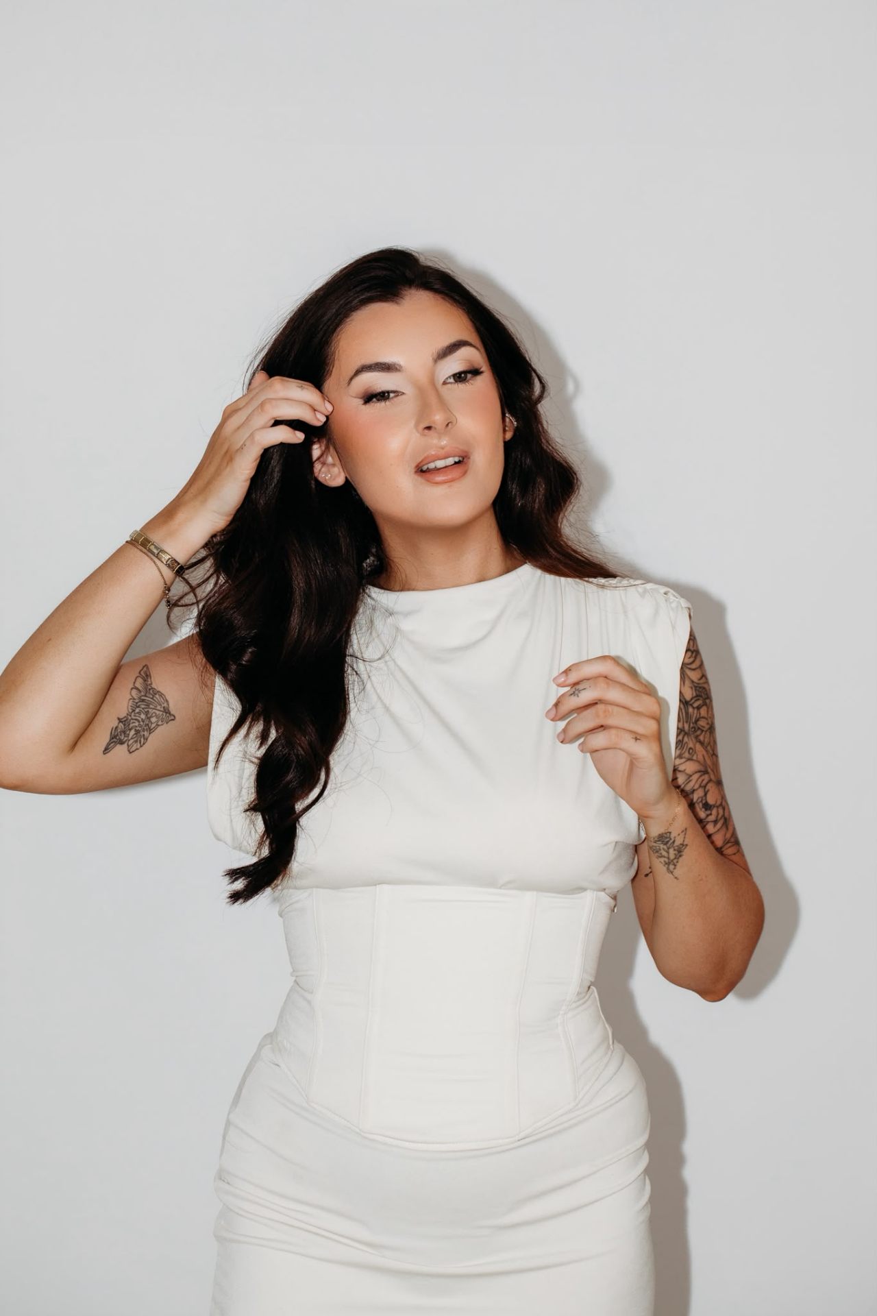 Bride in ivory, soft glam
